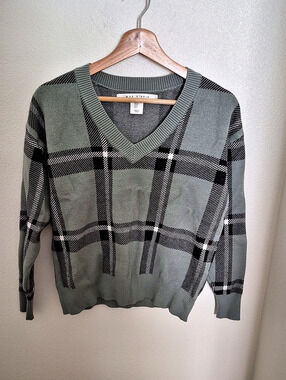 Max Studio Plaid V-Neck Sweater in Green & Black Size Small